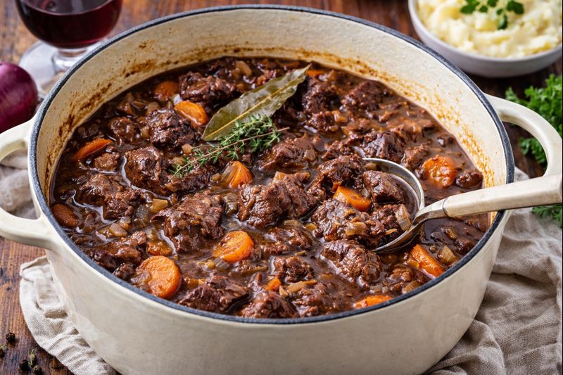 Civet de sanglier et purée crémeuse